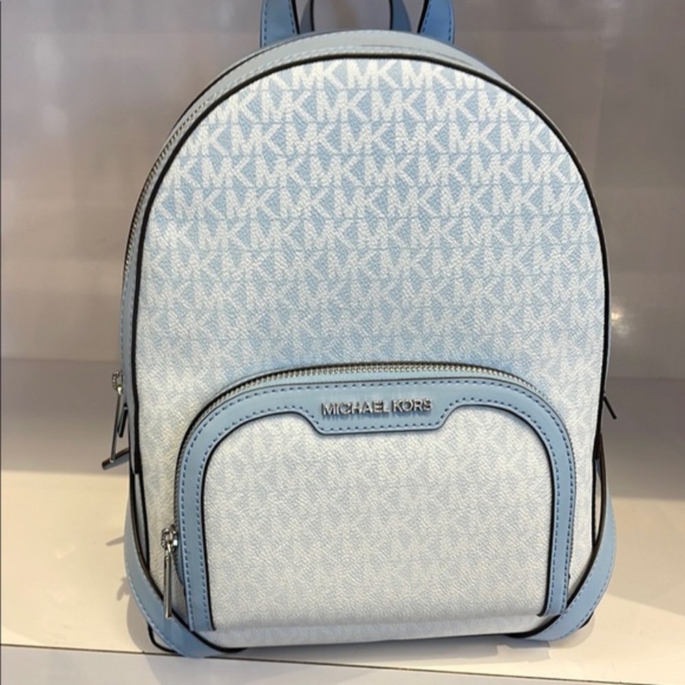 MICHAEL KORS Jaycee Medium Ombré Signature Logo Backpack
LIGHT SKY
NWT